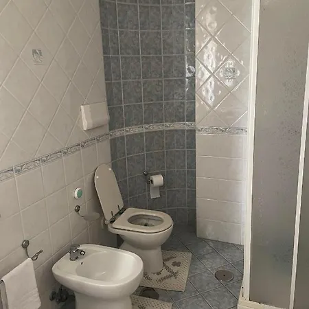 לינה וארוחת בוקר Alba 3*